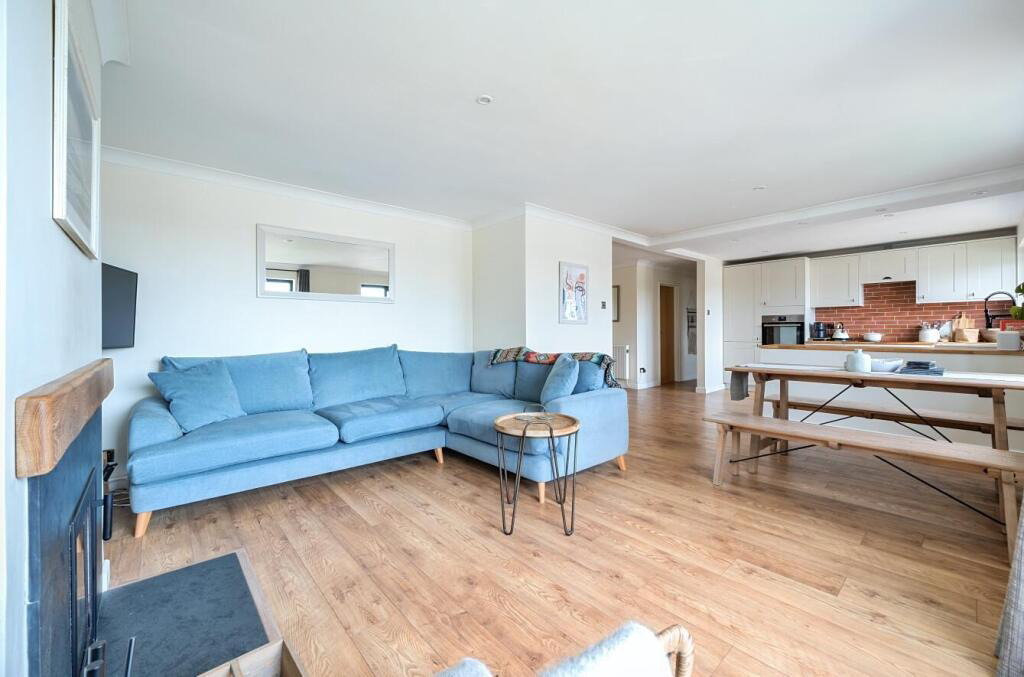 Godolphin Cross, Modernised detached bungalow, photo 11