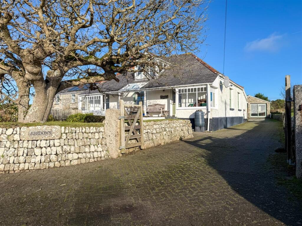 Ashton, Dormer bungalow with coastal views, photo 23