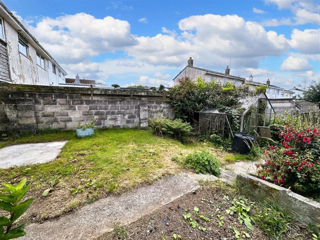 Porthleven, Three bed home with potential, photo 17