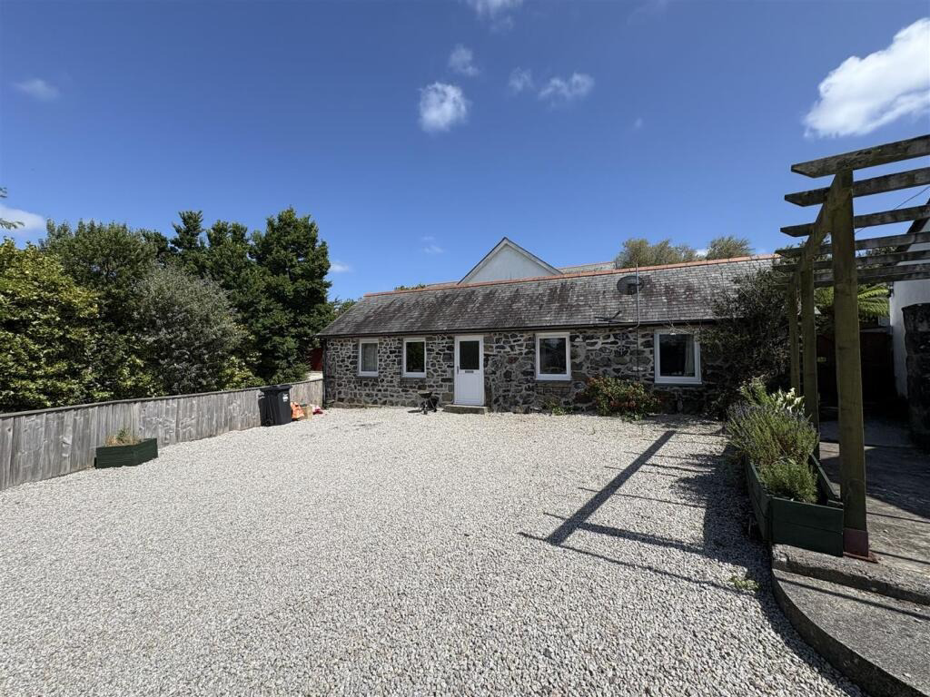 Kuggar, Four bed house and two one bed cottages, photo 24