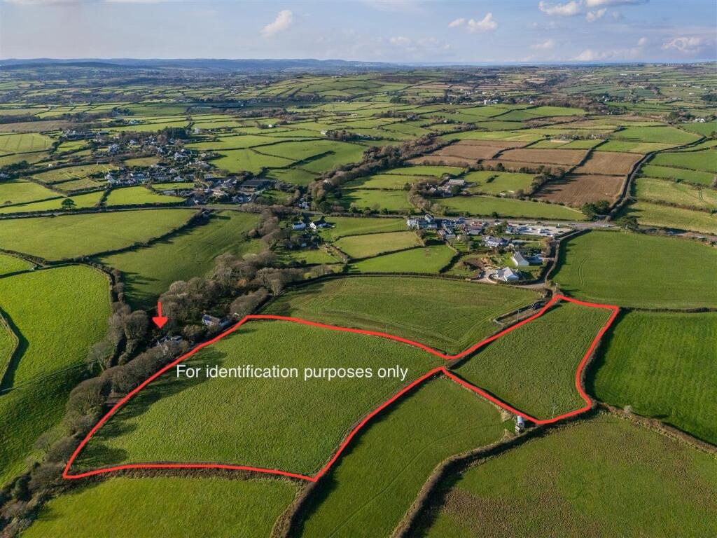 Wendron, Charming home with approx 6.37 acres