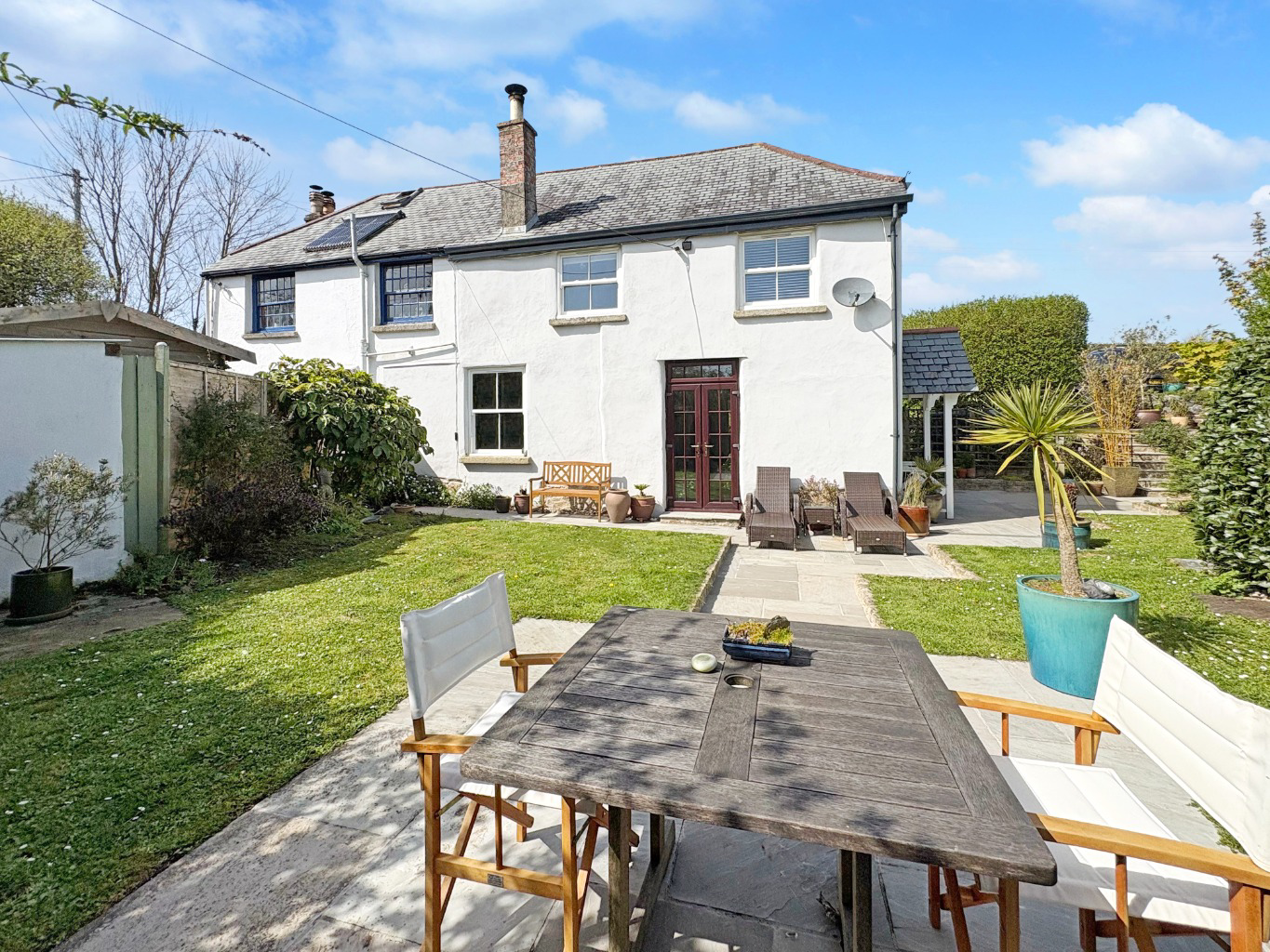 Mawgan, Charming Cottage in village location