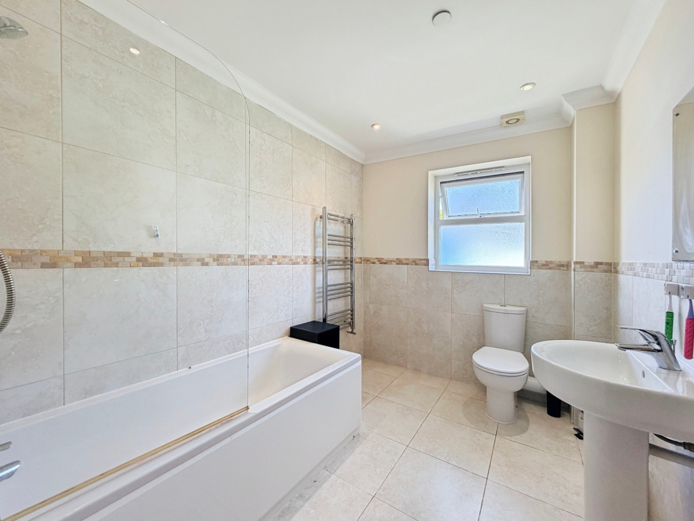 Helston, Ideal family home moments from town, photo 18
