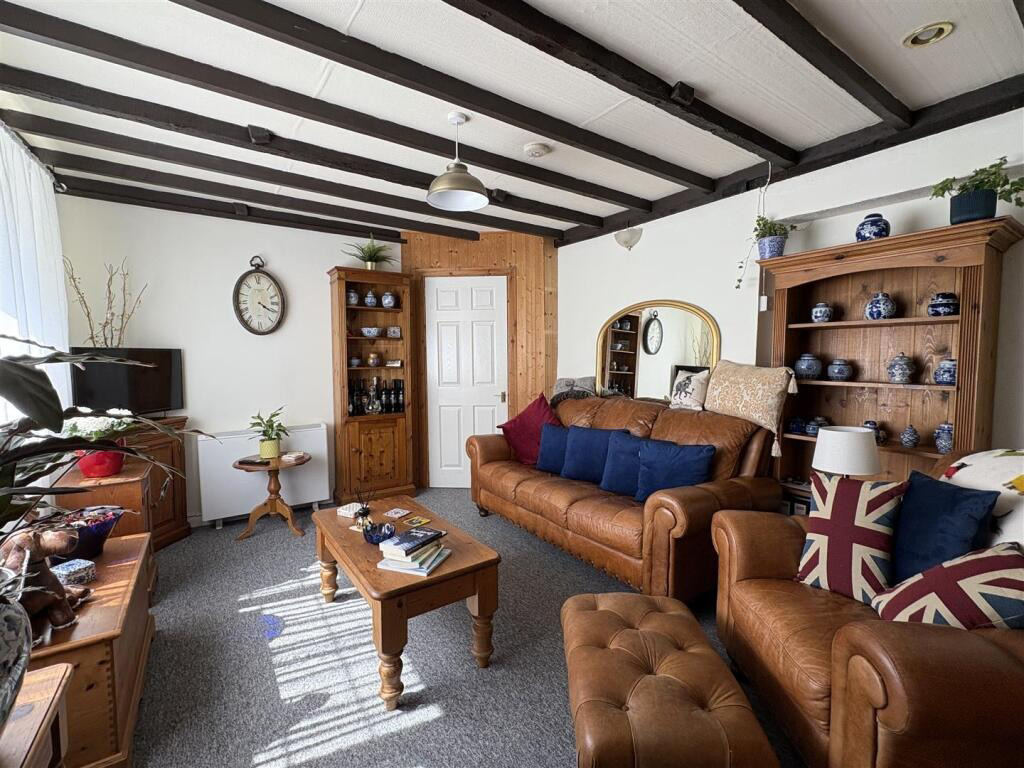 Kuggar, Four bed house and two one bed cottages, photo 32