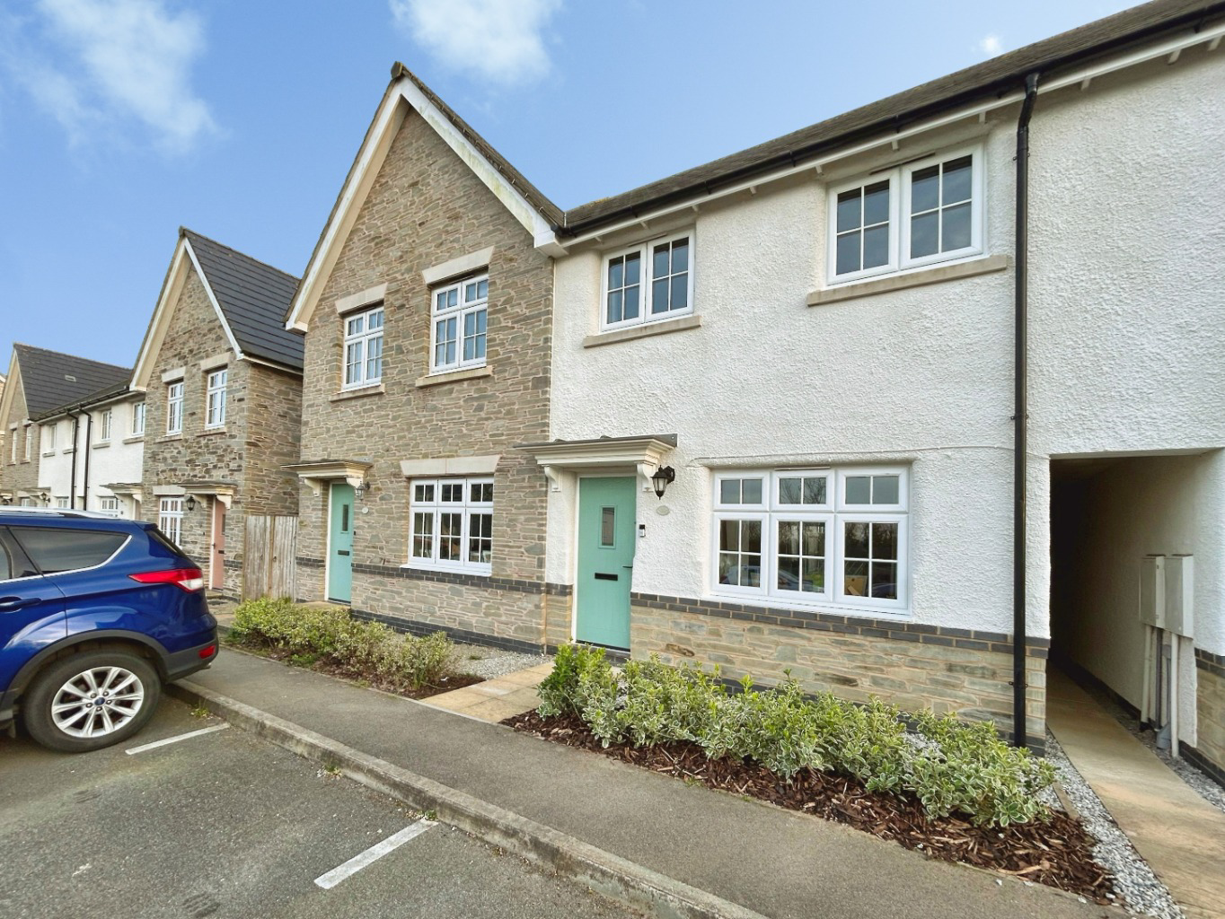 Pool, Three bed home in convenient location