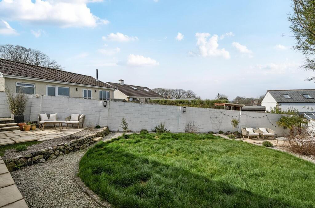 Godolphin Cross, Modernised detached bungalow, photo 19