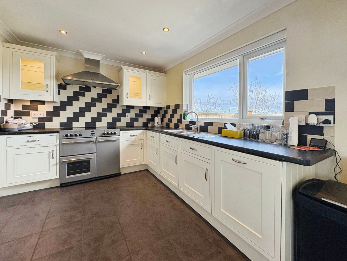 The Lizard, Versatile bungalow with no chain, photo 15