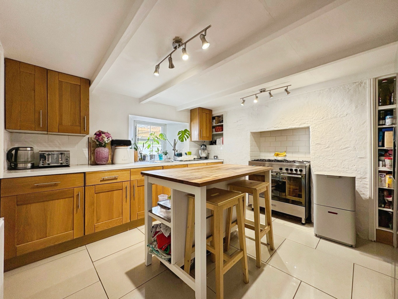 Godolphin Cross, 3 Double Bedroom Charming Cottage, photo 3