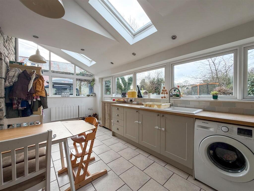 Godolphin Cross, Tucked away two bed cottage, photo 9