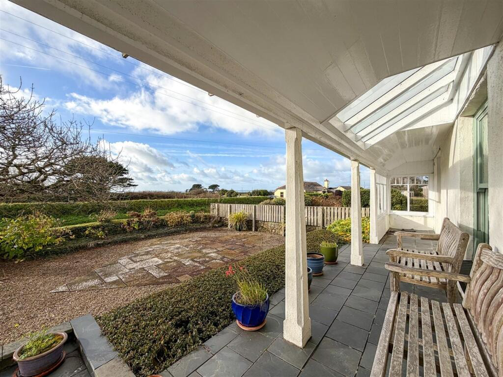 Ashton, Dormer bungalow with coastal views, photo 11