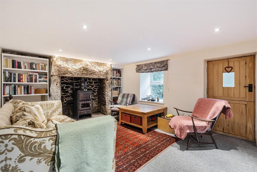 Beacon, Charming semi-detached cottage with land, photo 2
