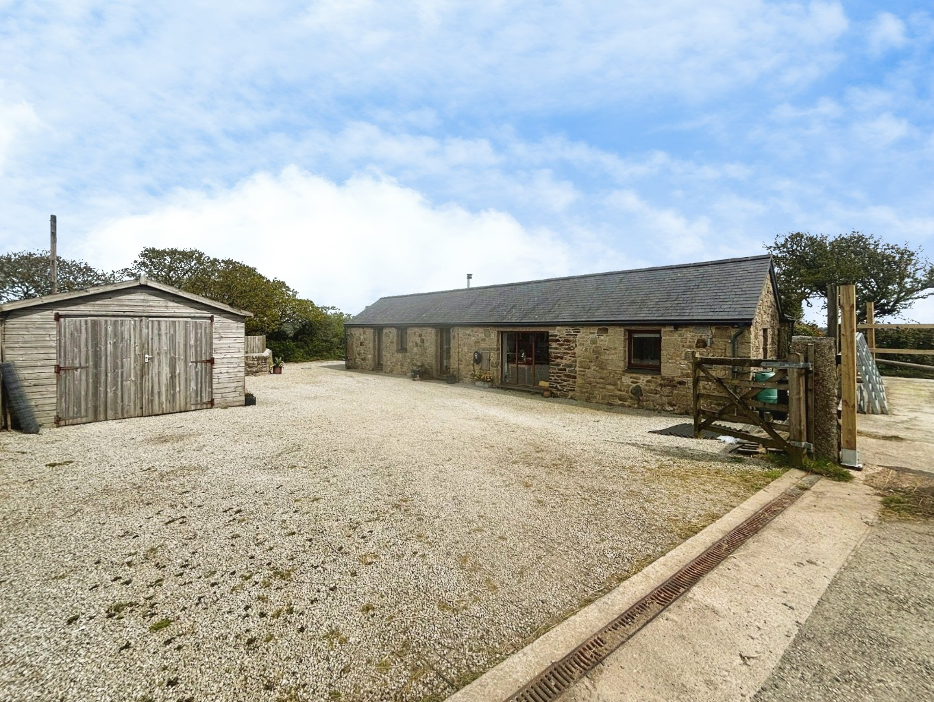 Helston, Barn conversion set within approx 2 acres, photo 32