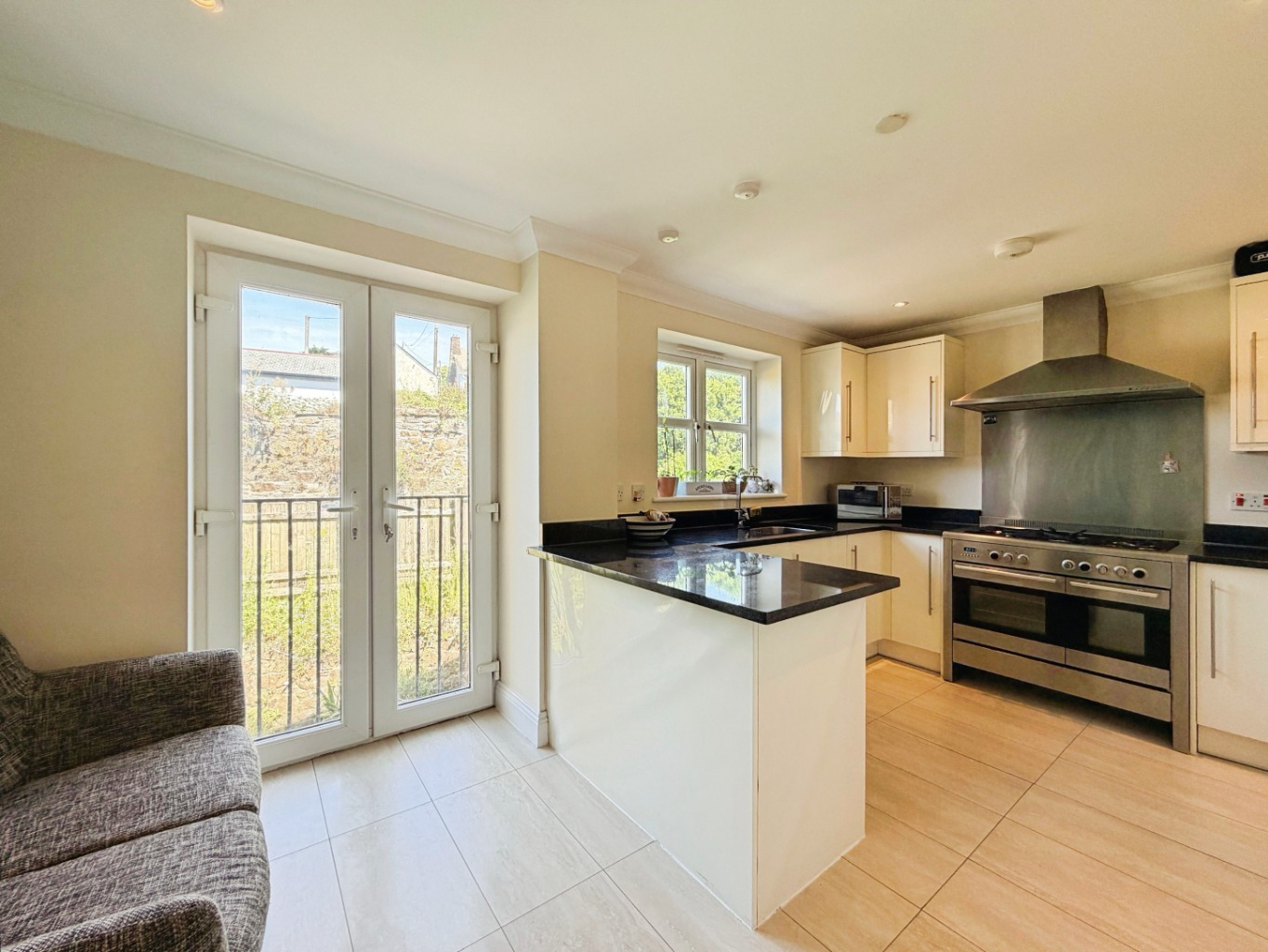 Helston, Ideal family home moments from town, photo 7