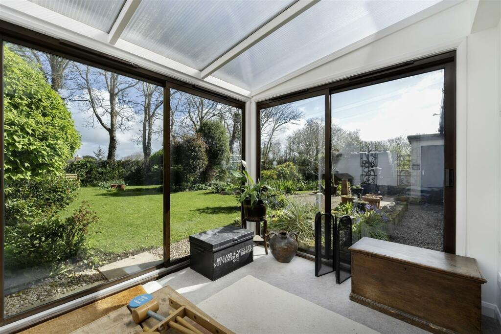 Mullion, Spacious four bed home, photo 7