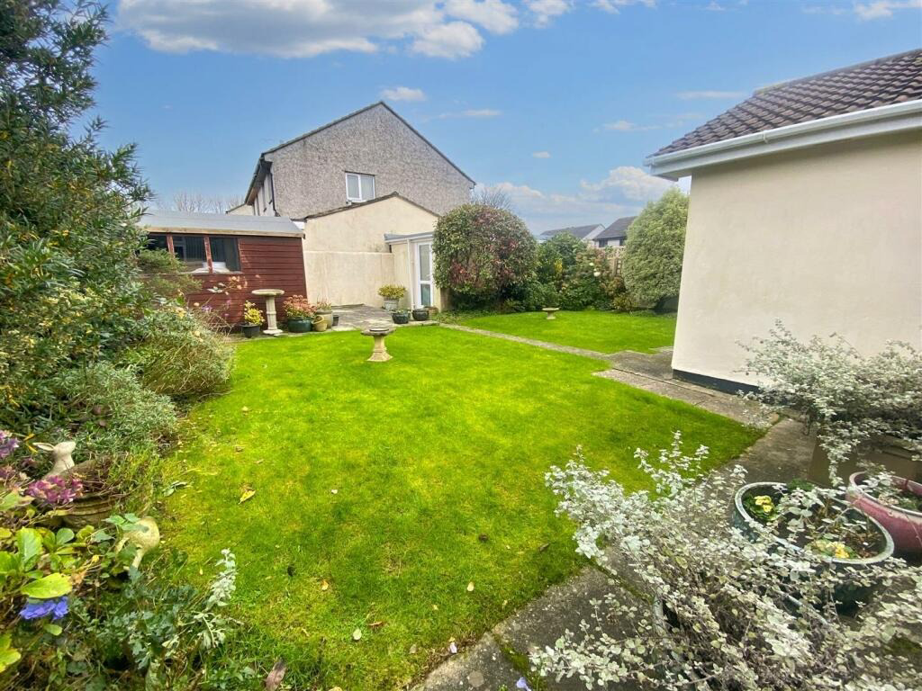 Helston, Spacious detached bungalow, photo 3