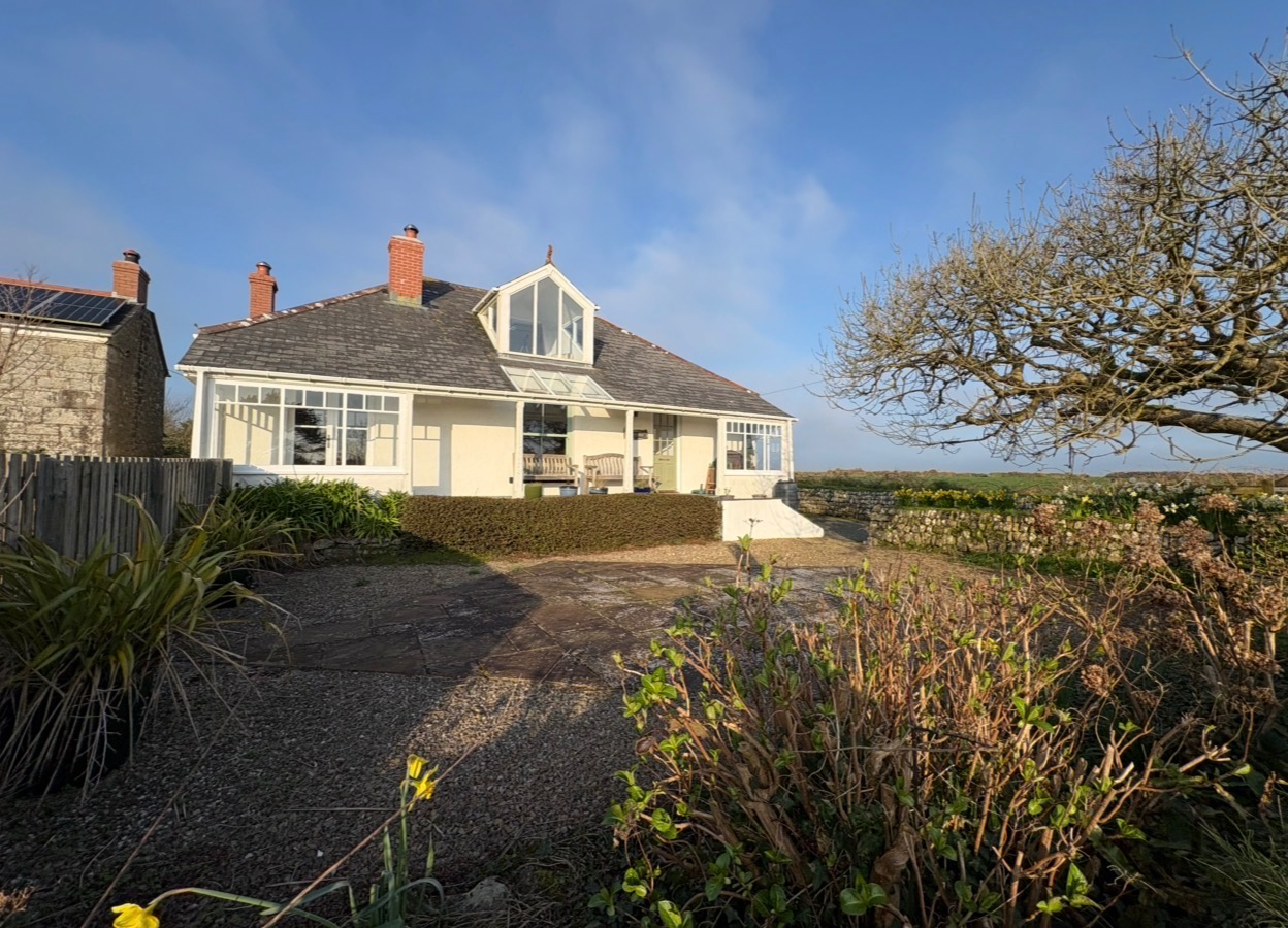 Ashton, Dormer bungalow with coastal views, photo 27