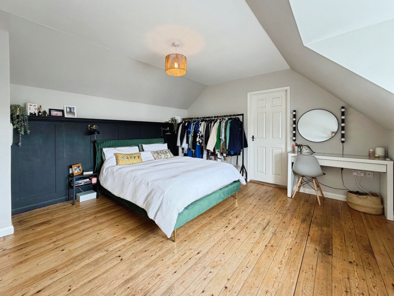 Helston, Spacious four bed family home, photo 16