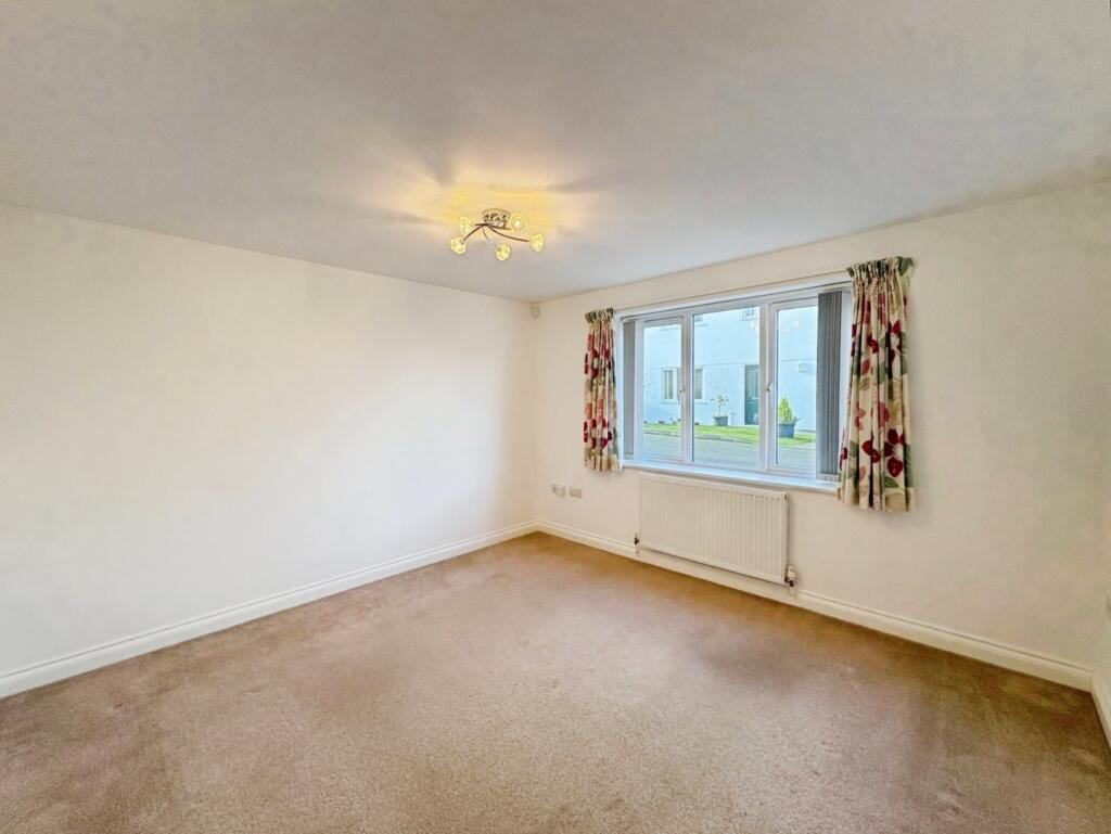 Connor Downs, Spacious family home, photo 3