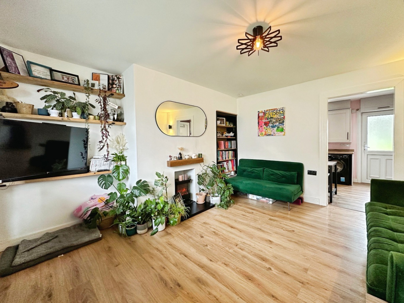 Helston, Three bed home conveniently located, photo 6