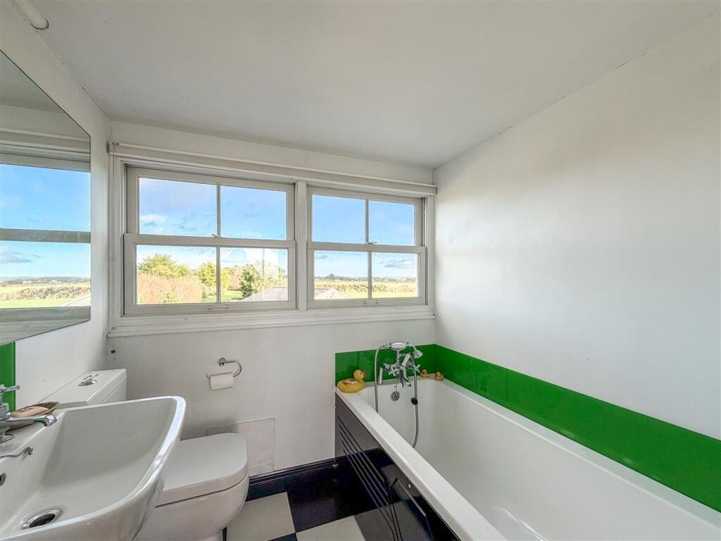 Ashton, Dormer bungalow with coastal views, photo 15