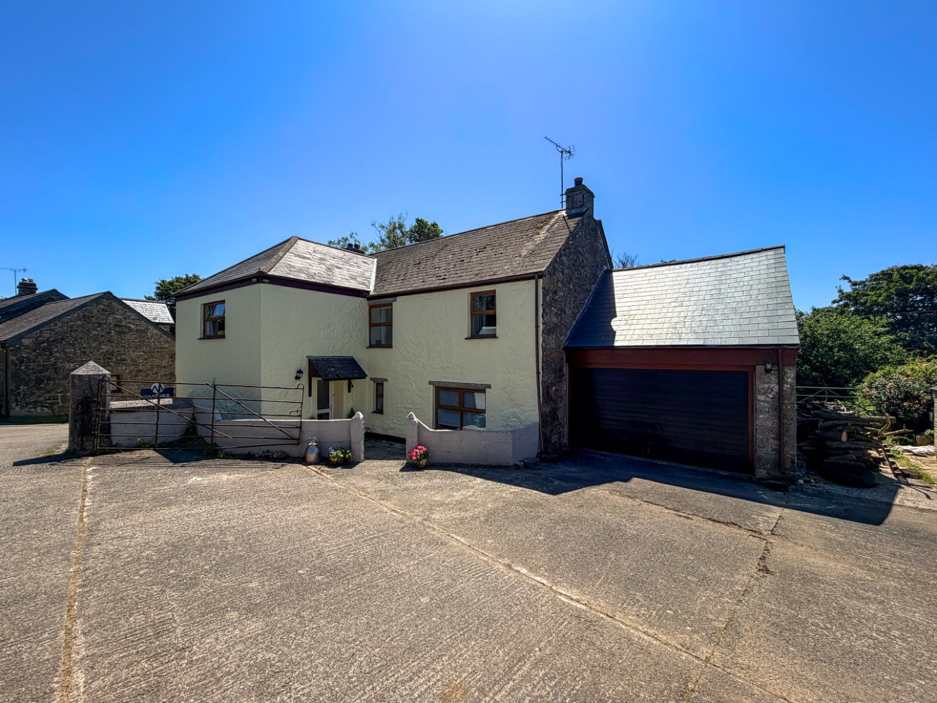 Farmhouse with Land, Sithney, Helston, photo 2