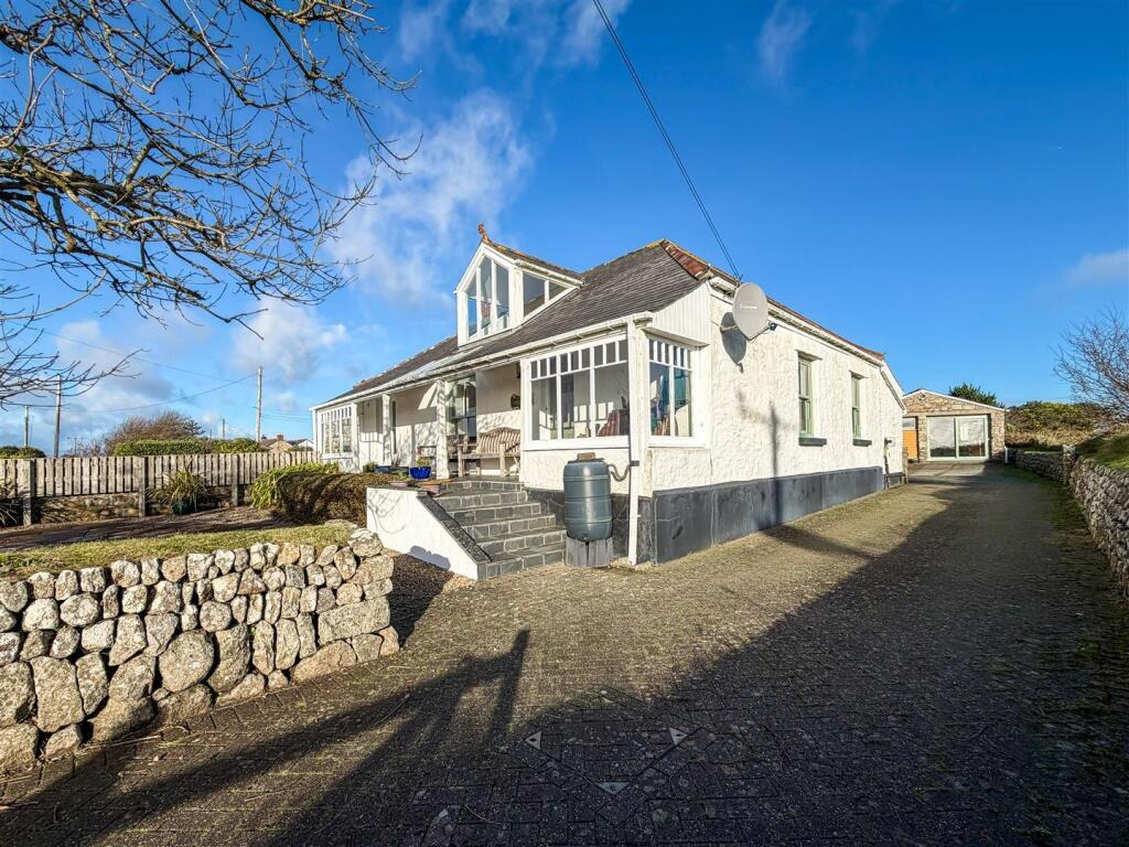 Ashton, Dormer bungalow with coastal views, photo 34