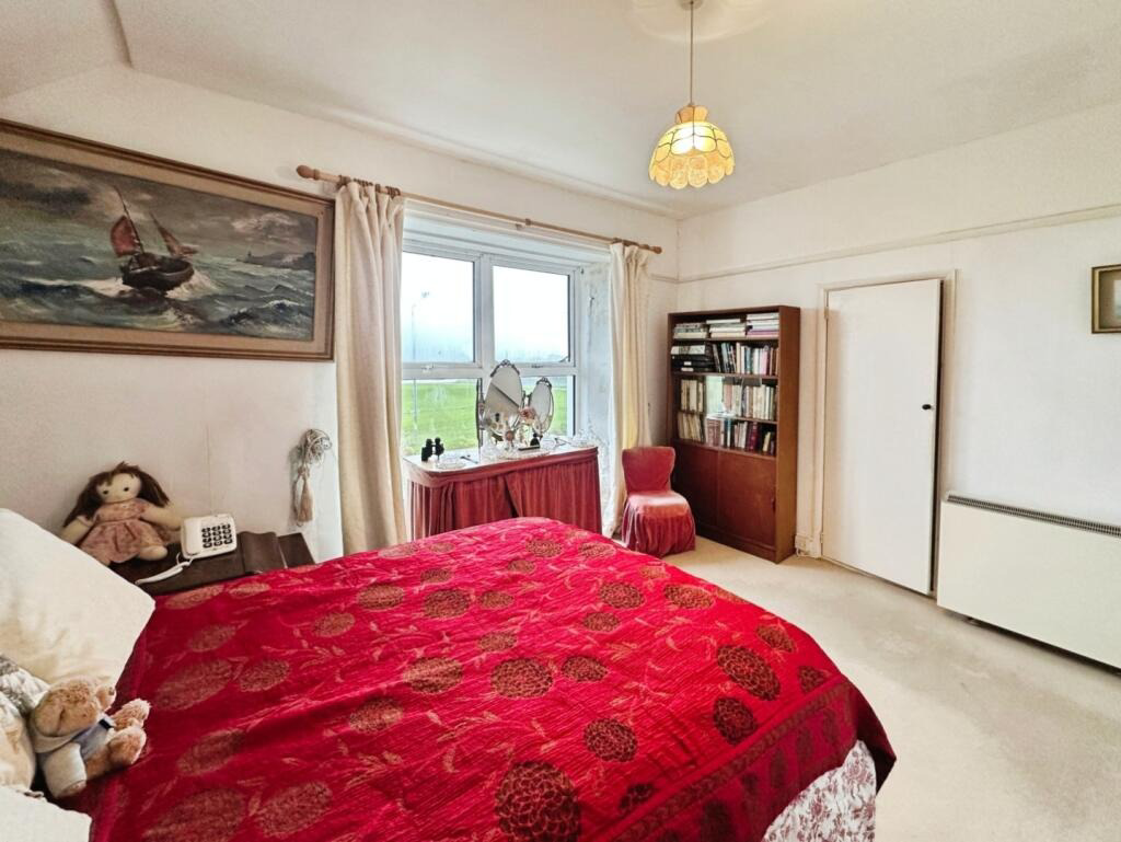 The Lizard, Cottage with sea views and no chain, photo 11