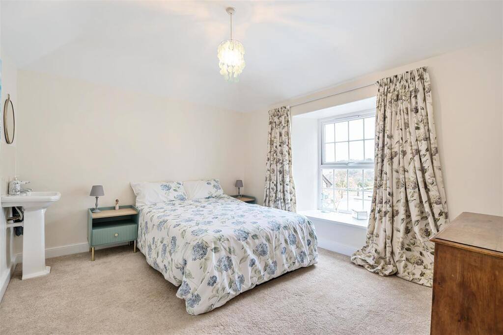 Large family home with stunning views - Coverack Bridges, photo 13