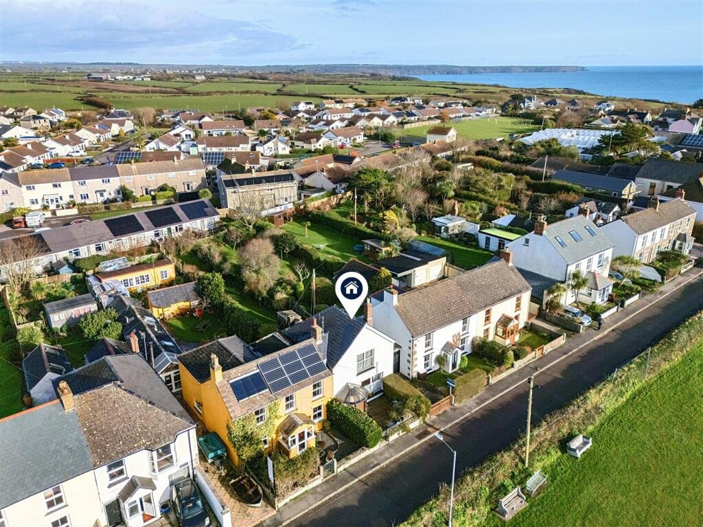 The Lizard, Cottage with sea views and no chain, photo 21
