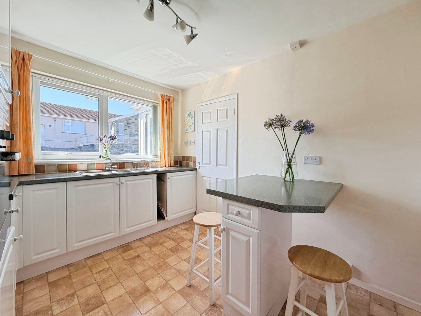 Porthleven, Spacious home with sea and countryside views, photo 5