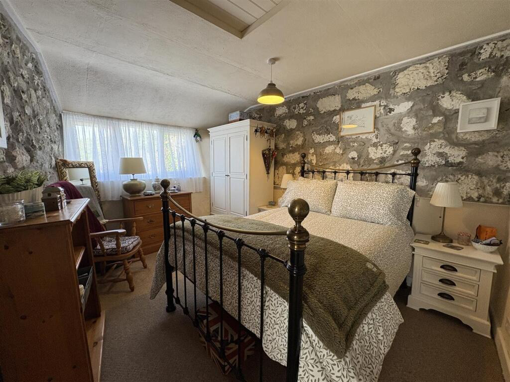 Kuggar, Four bed house and two one bed cottages, photo 35