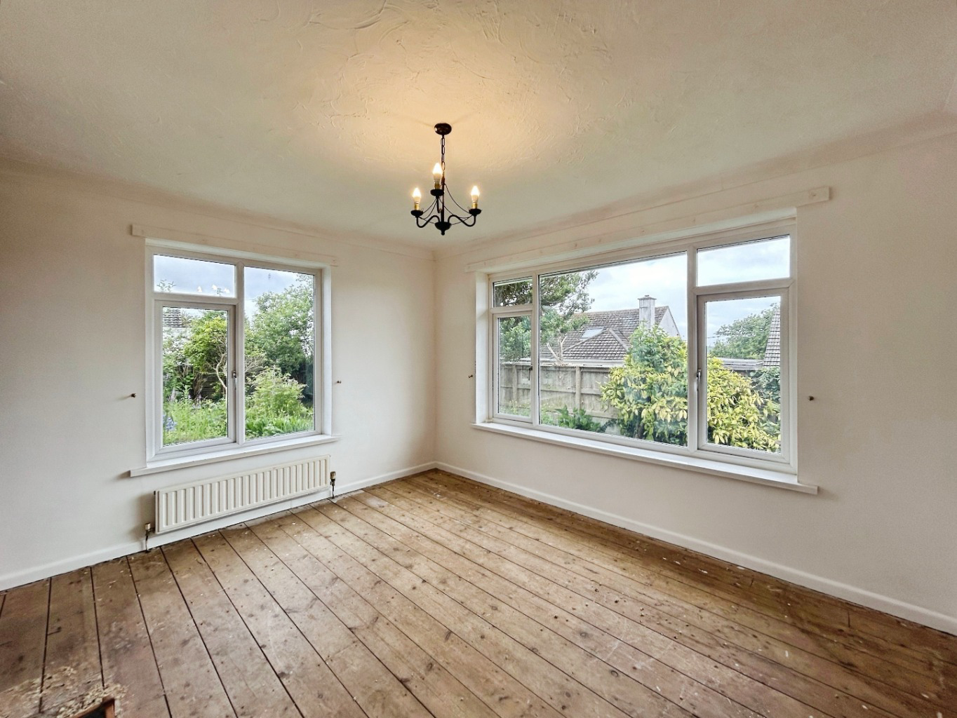 Hayle, Detached bungalow on large plot, photo 3