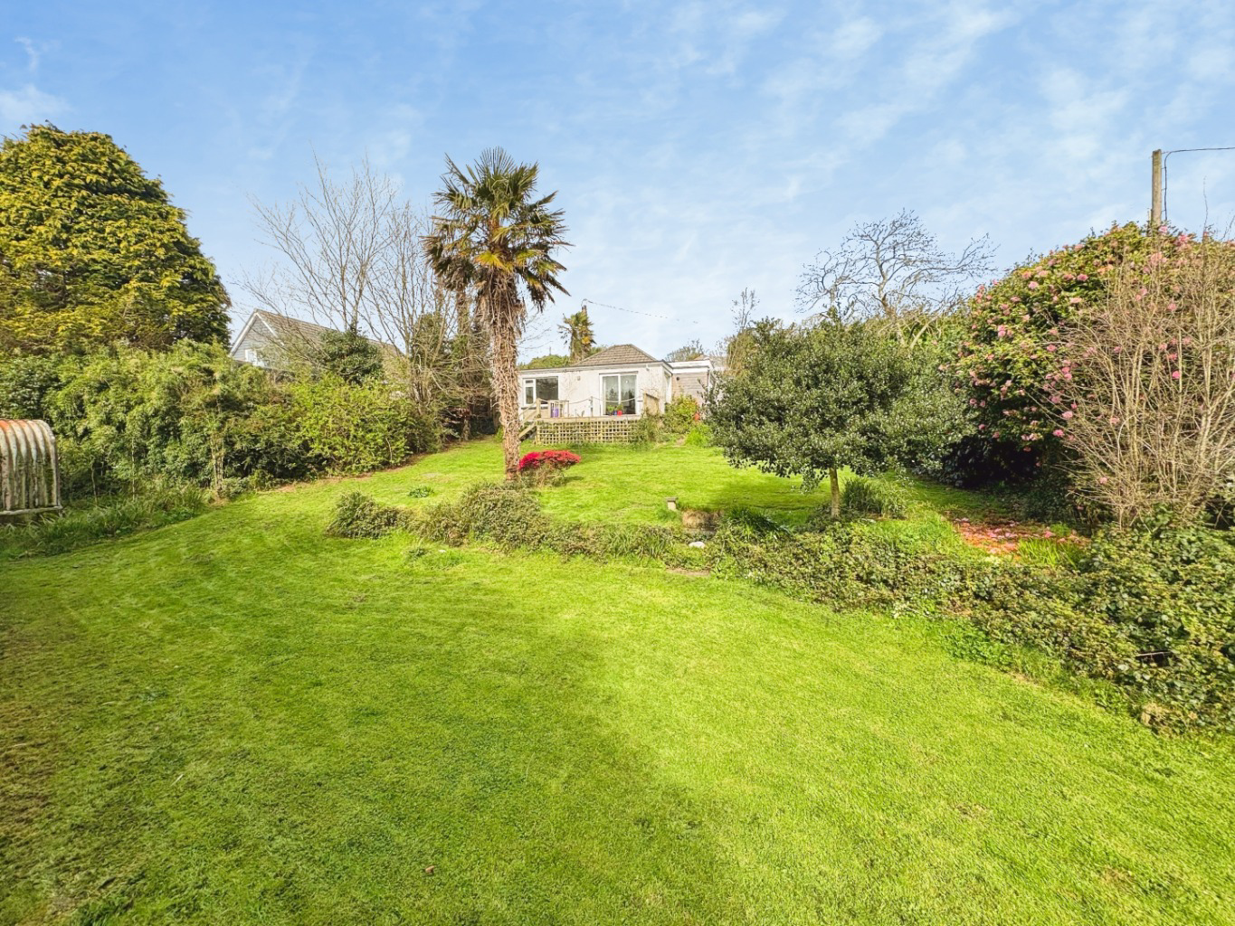 Lanner, Versatile bungalow with generous garden