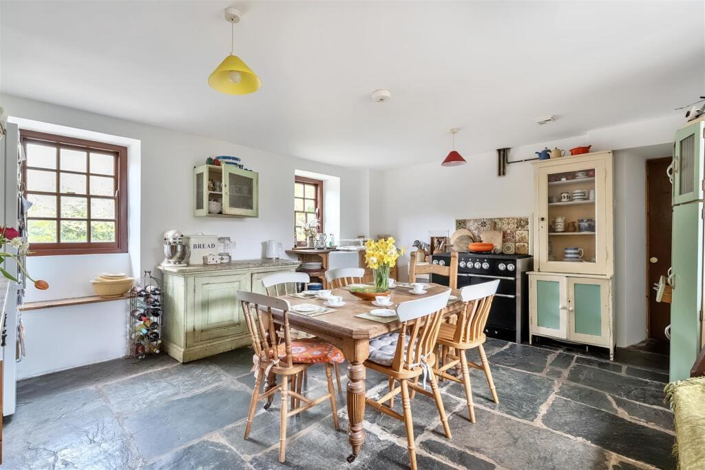 Crowntown, Barn conversion set within generous grounds, photo 2