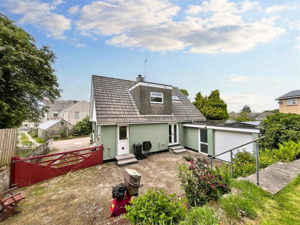Spacious family home with parking and garden, Camborne