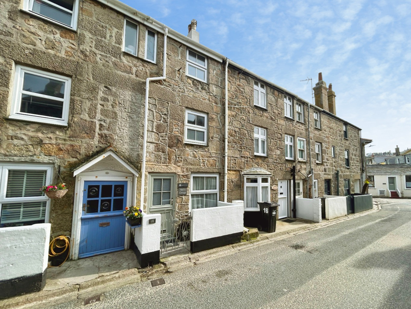 St Ives, Three Bedroom House in Central Location