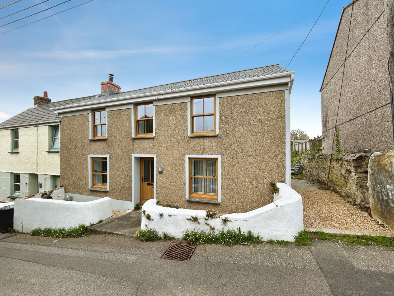 Hayle, Three bed cottage in central location