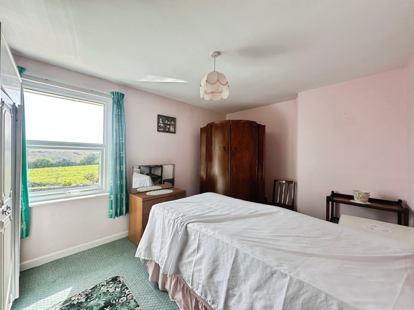 Mawgan, Local buyers home with large garden, photo 14
