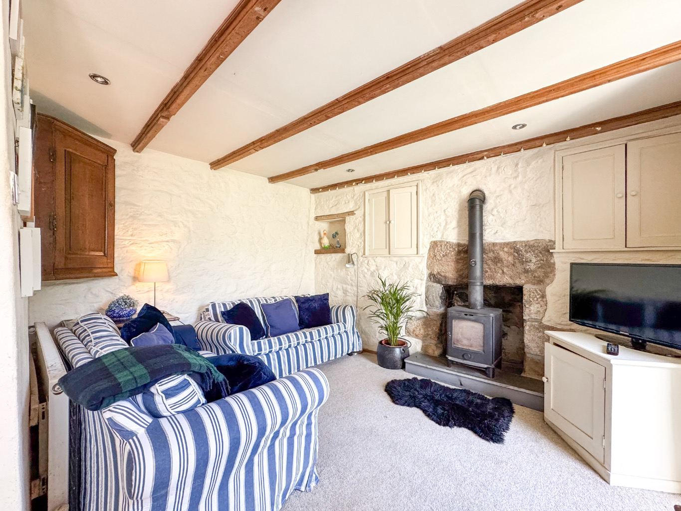 Near Godolphin Cross, Countryside home set within large grounds, photo 10