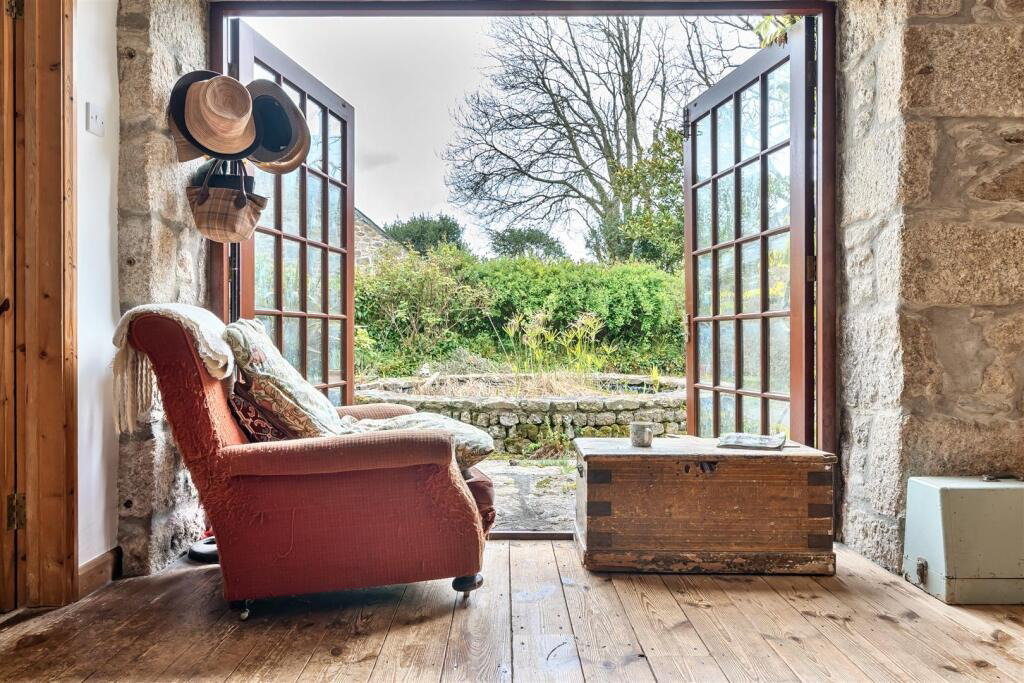 Crowntown, Barn conversion set within generous grounds, photo 6
