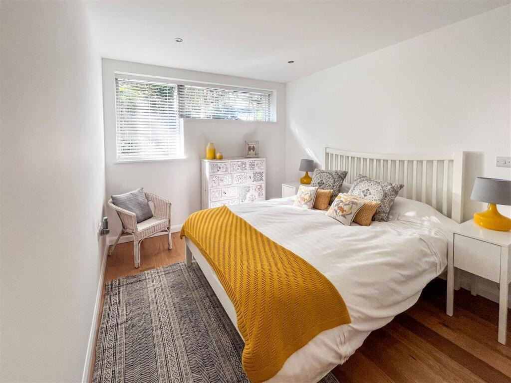 Two bedroom ground floor apartment, The Belyars, St. Ives, photo 14