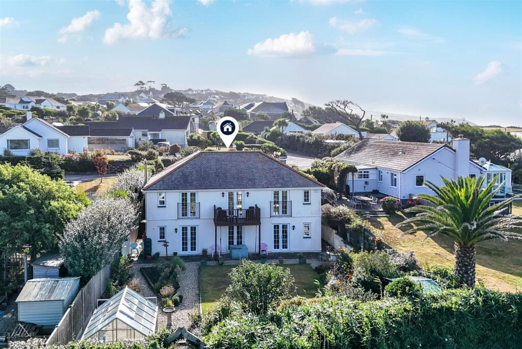 Ideal family home close to the beach, Praa Sands
