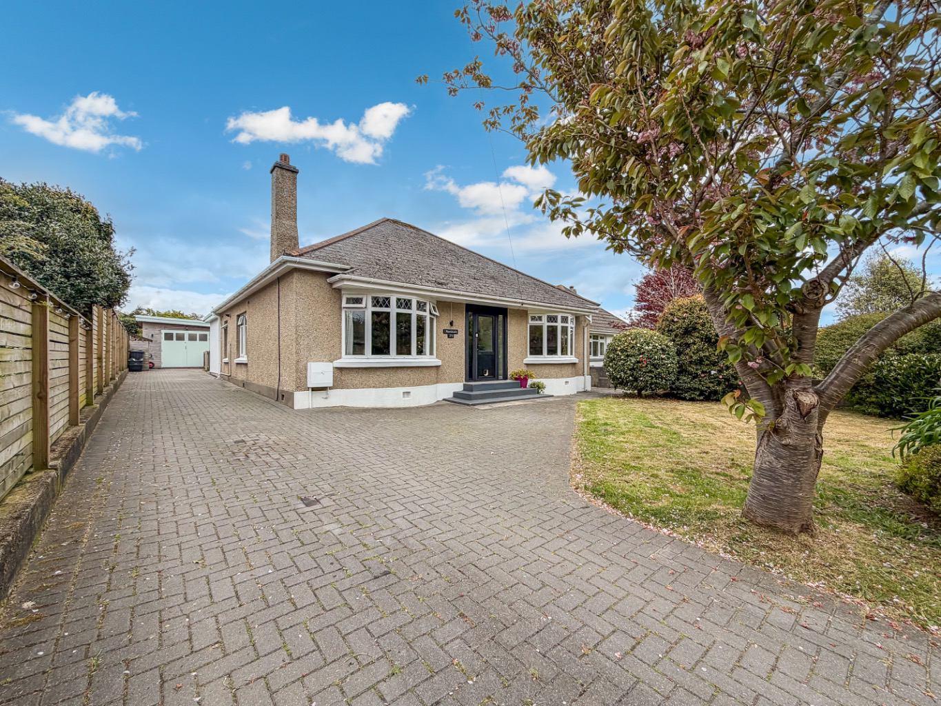 Camborne, Spacious detached bungalow, photo 3