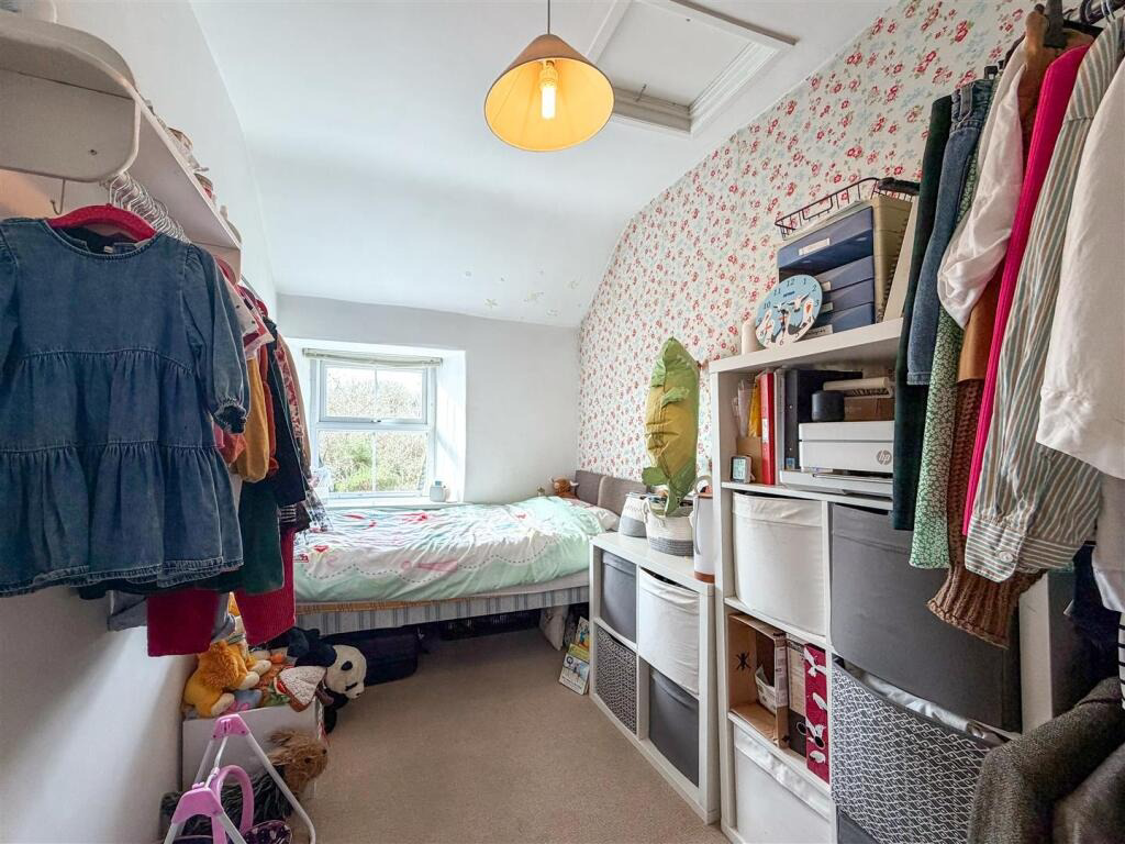 Godolphin Cross, Tucked away two bed cottage, photo 14