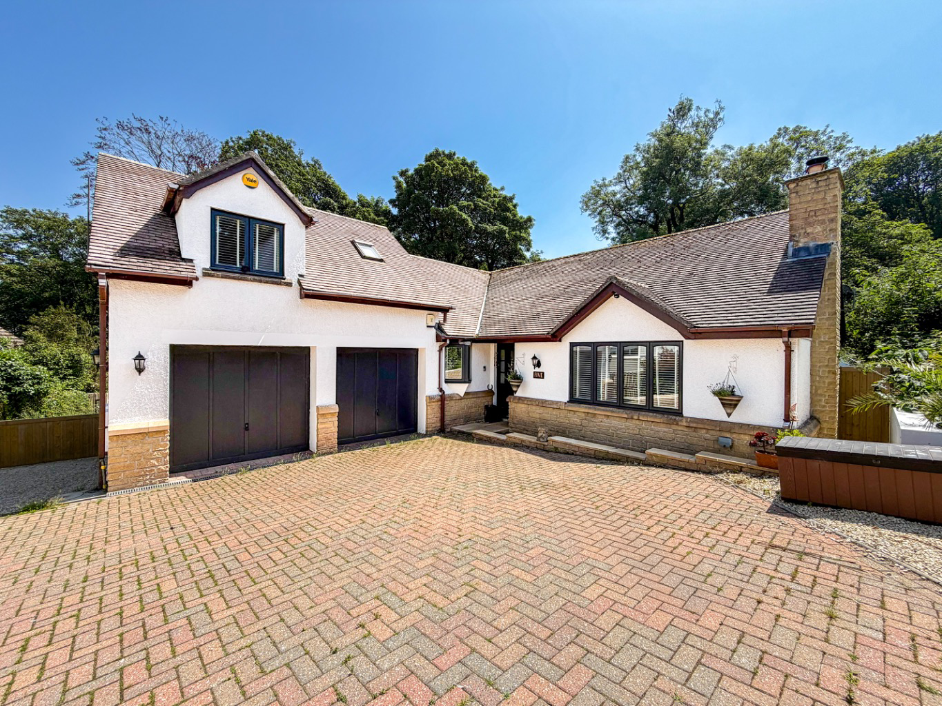 Gulval, Spacious home on generous corner plot