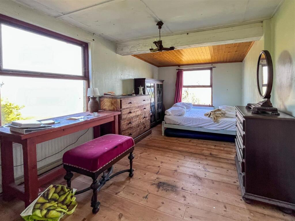 Spacious home with stunning views, Treen, photo 11