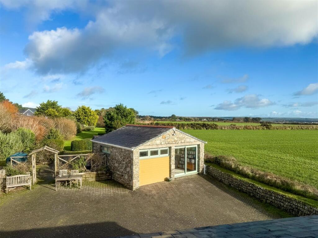 Ashton, Dormer bungalow with coastal views, photo 17