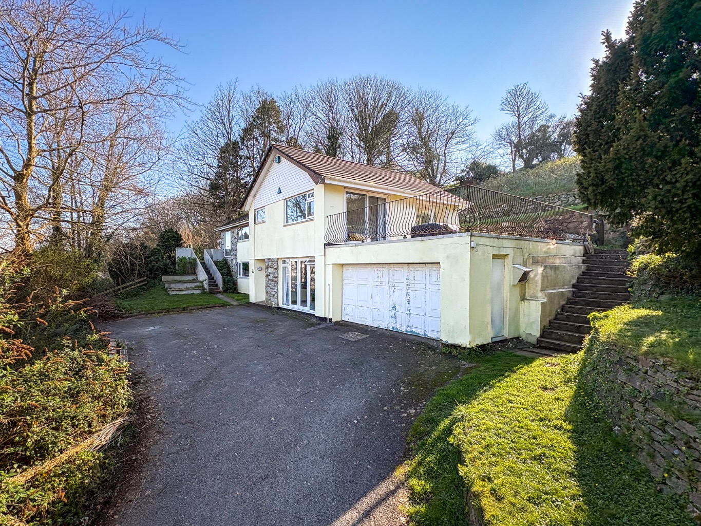 Helston, Spacious property set within approximately 3 acres