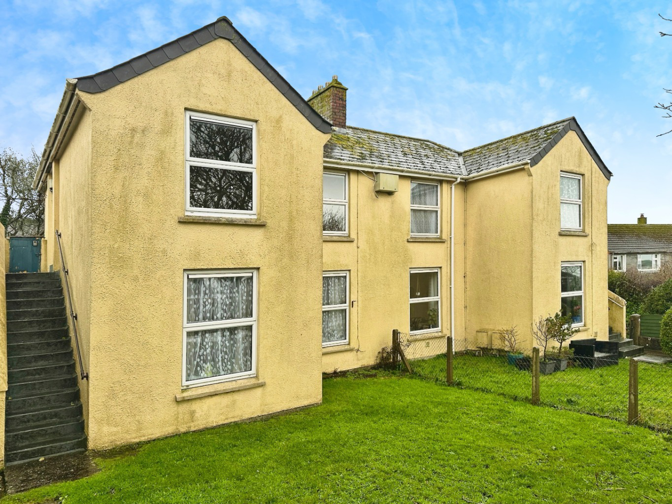 Helston, First floor flat close to town centre