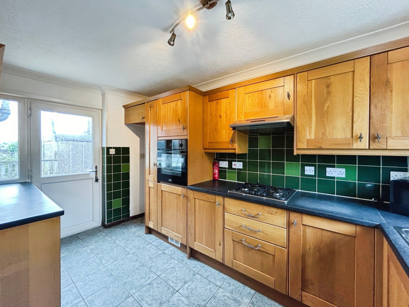 Hayle, Detached bungalow on large plot, photo 8
